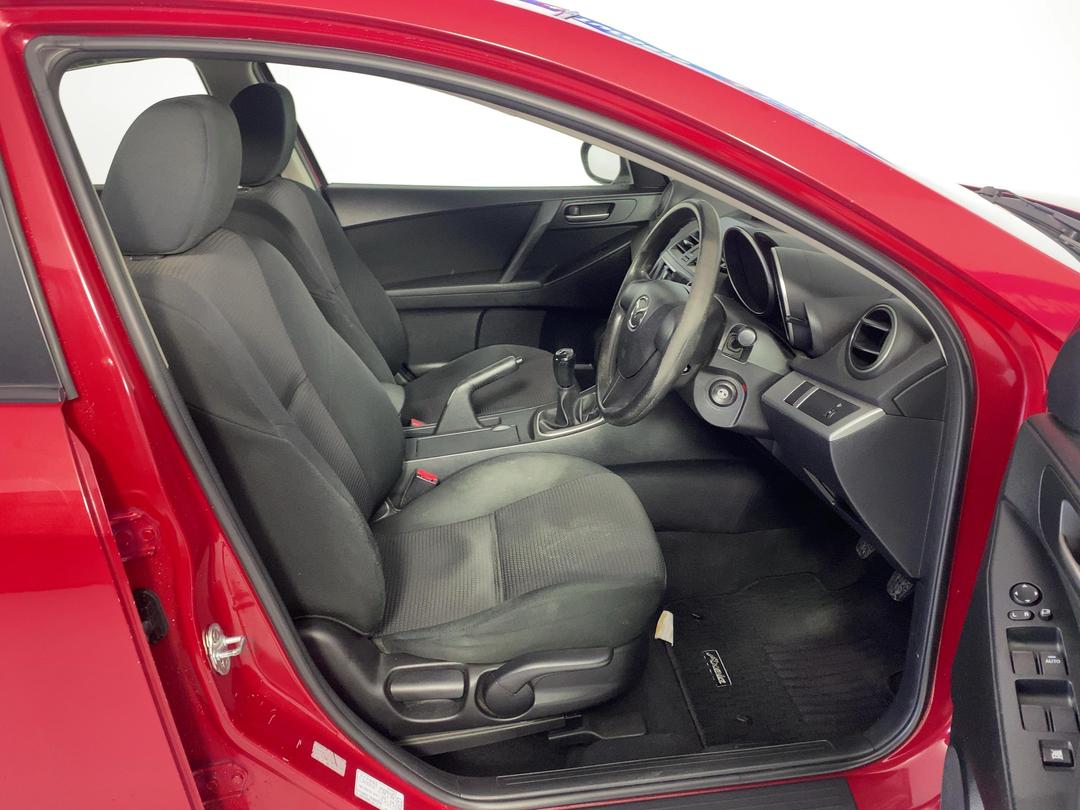 Photo '16' of Mazda Axela