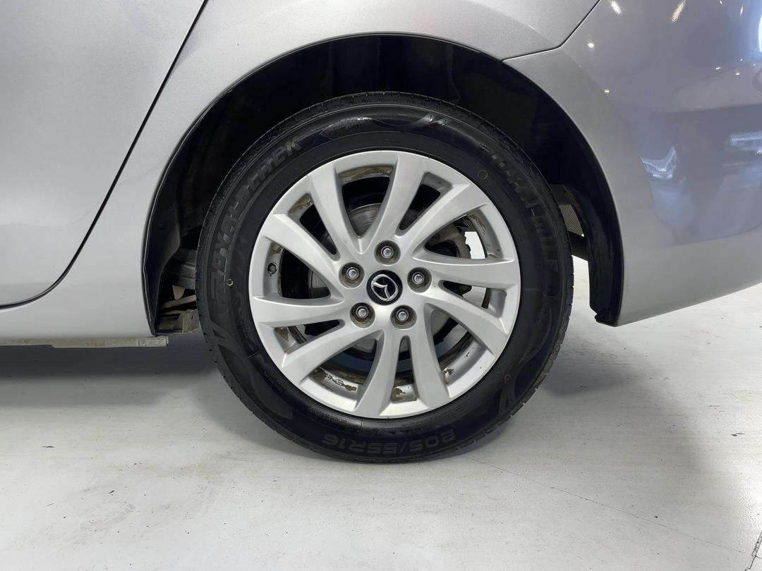 Photo '11' of Mazda Axela
