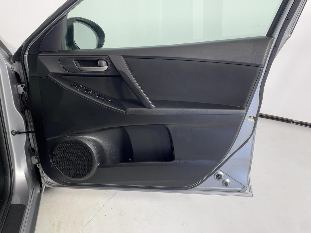 Photo '15' of Mazda Axela