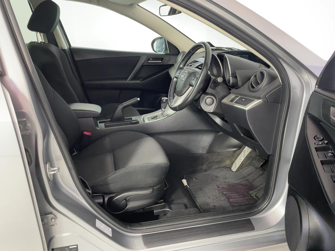 Photo '16' of Mazda Axela
