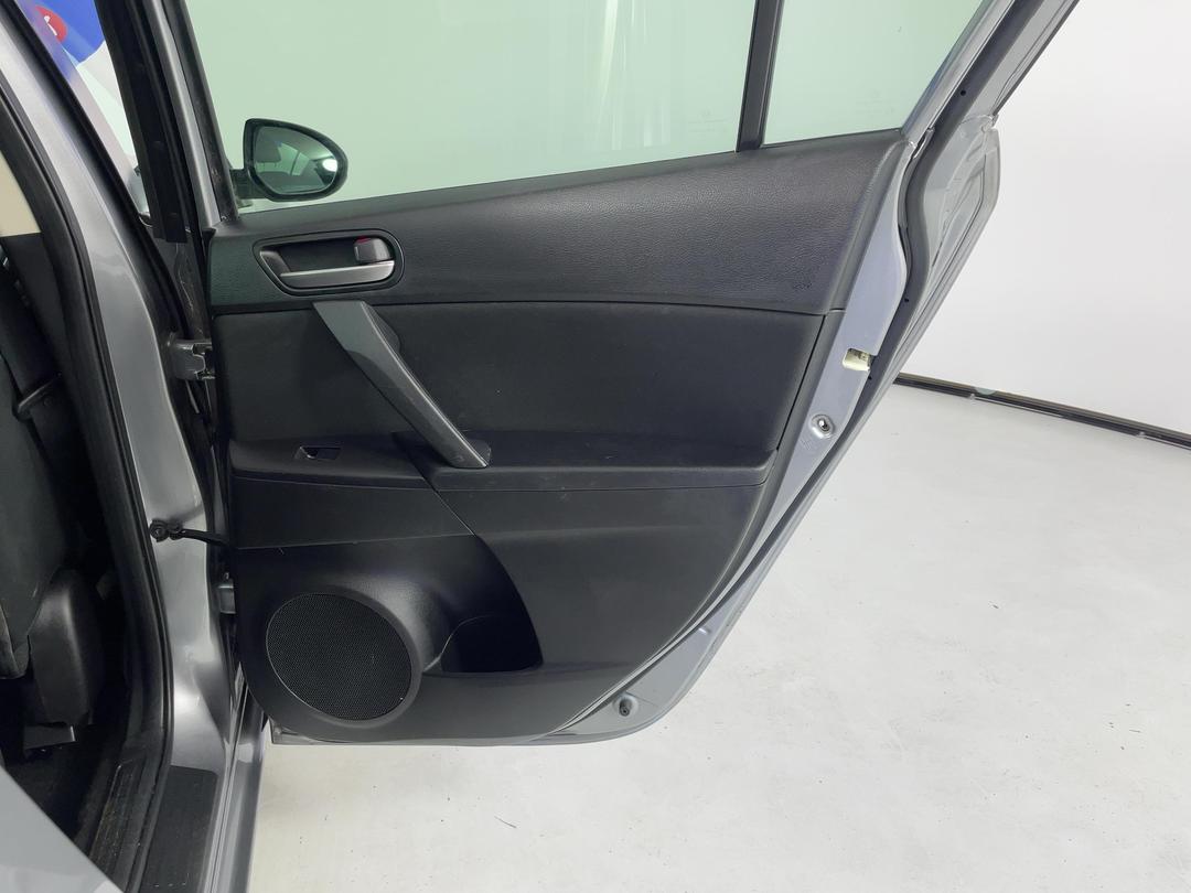 Photo '19' of Mazda Axela