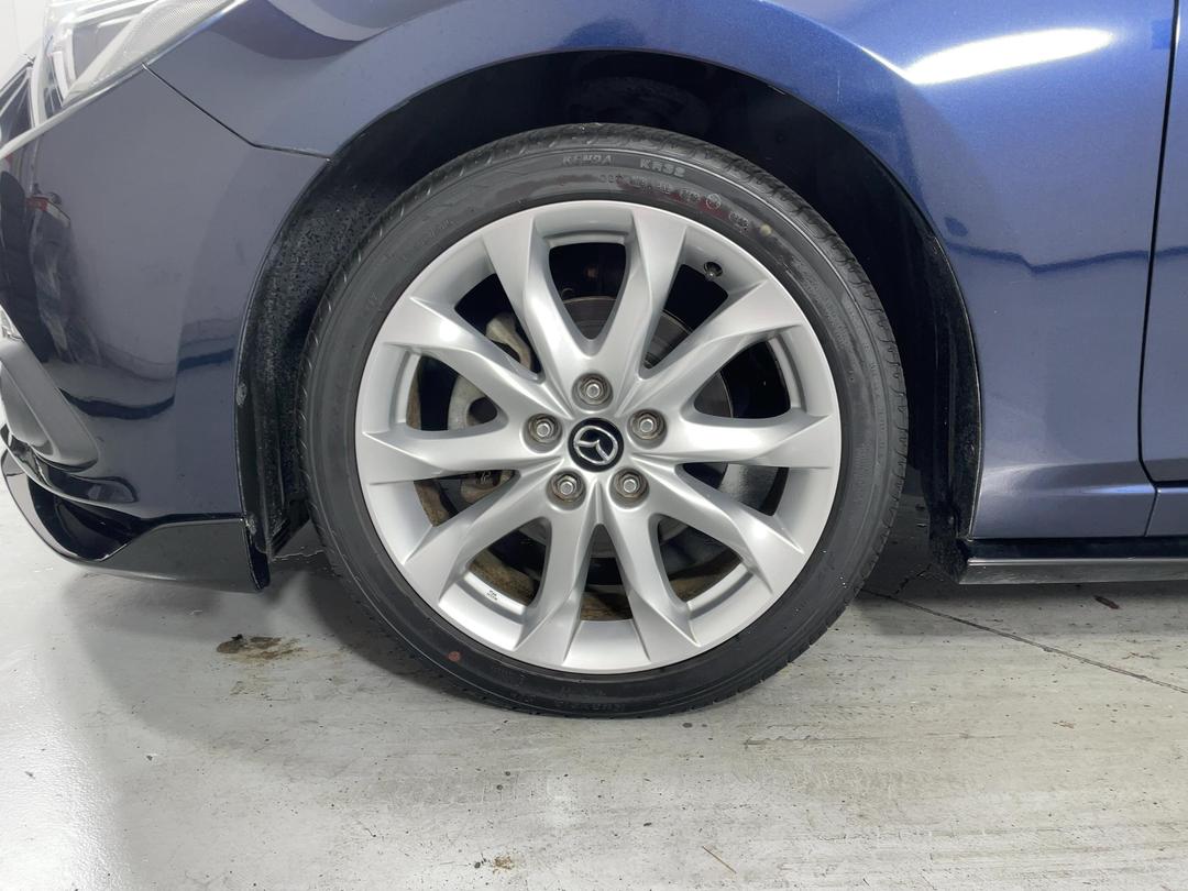 Photo '10' of Mazda Axela
