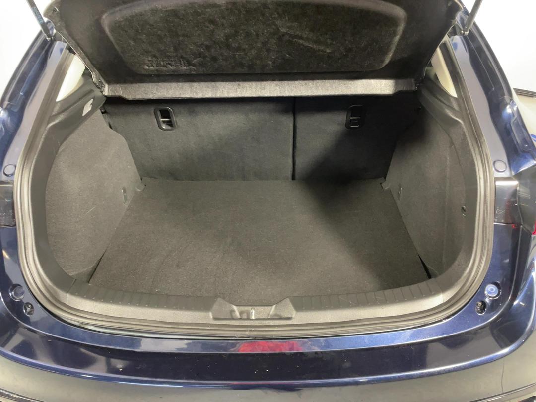Photo '14' of Mazda Axela