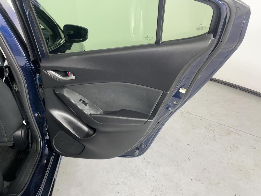 Photo '19' of Mazda Axela
