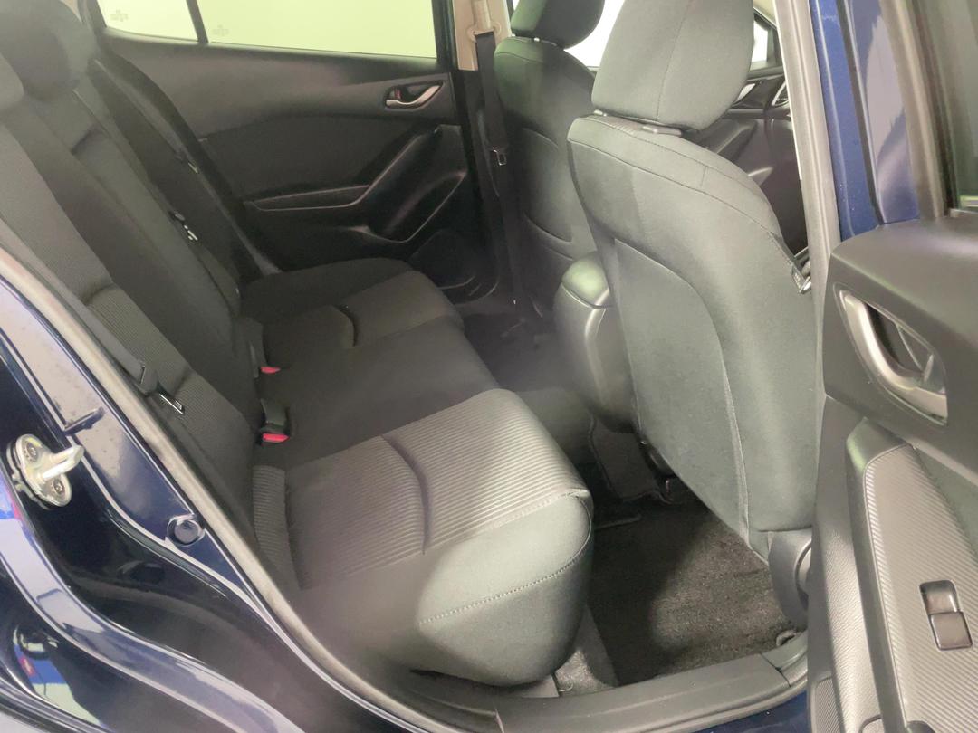 Photo '20' of Mazda Axela