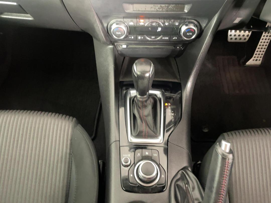Photo '18' of Mazda Axela