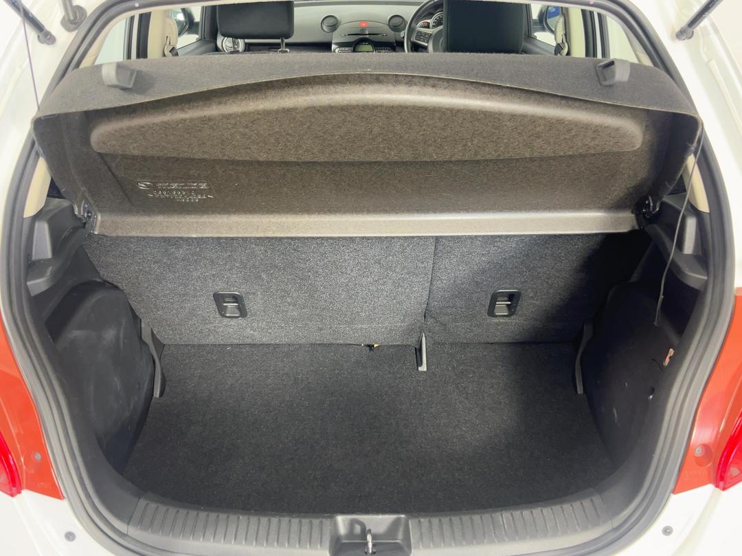Photo '14' of Mazda Mazda2
