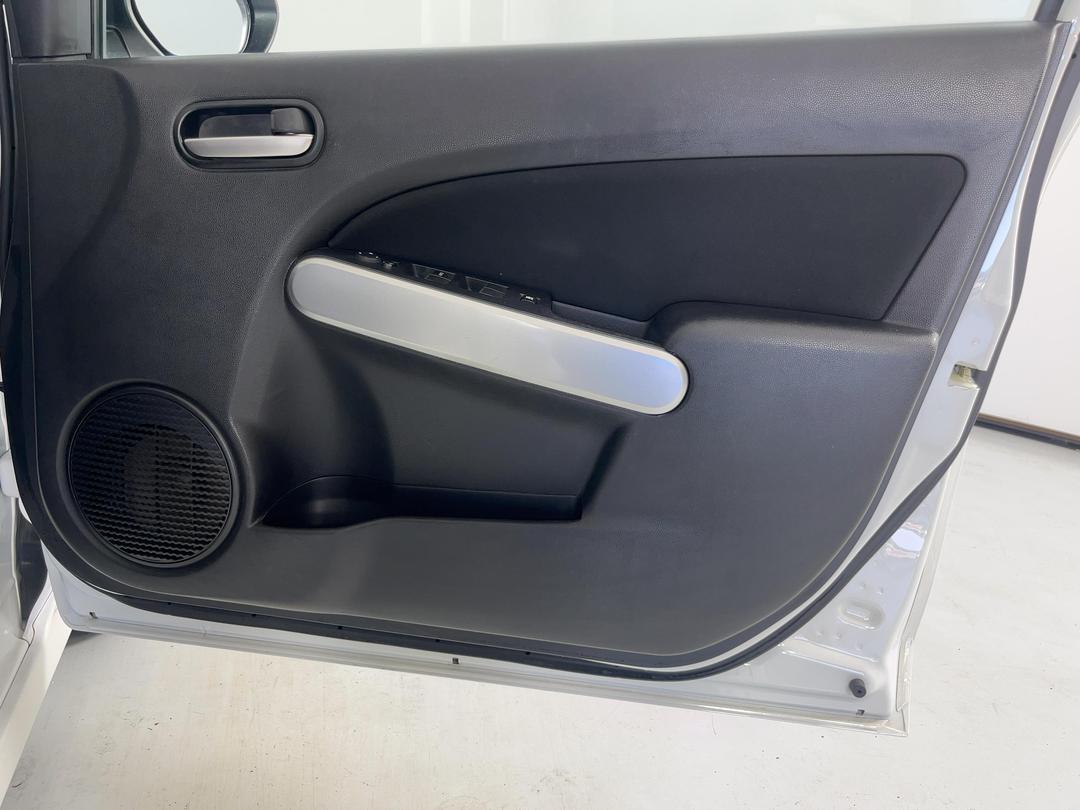 Photo '15' of Mazda Mazda2