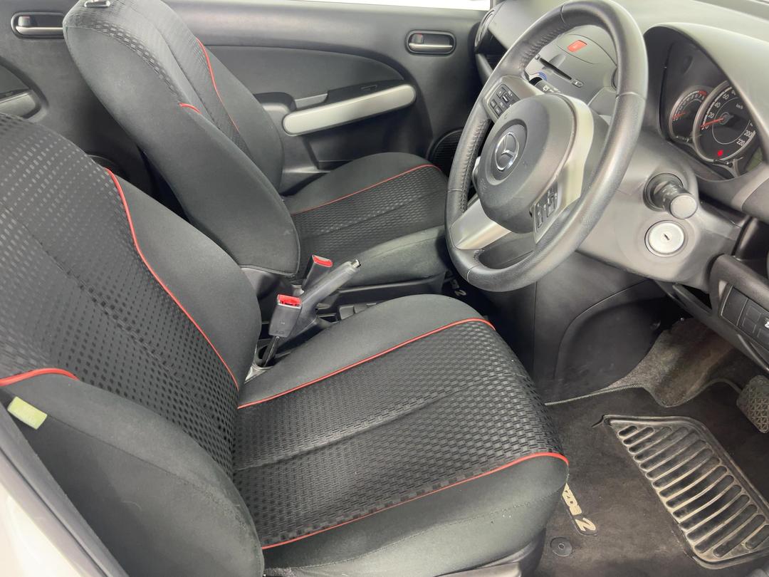 Photo '16' of Mazda Mazda2