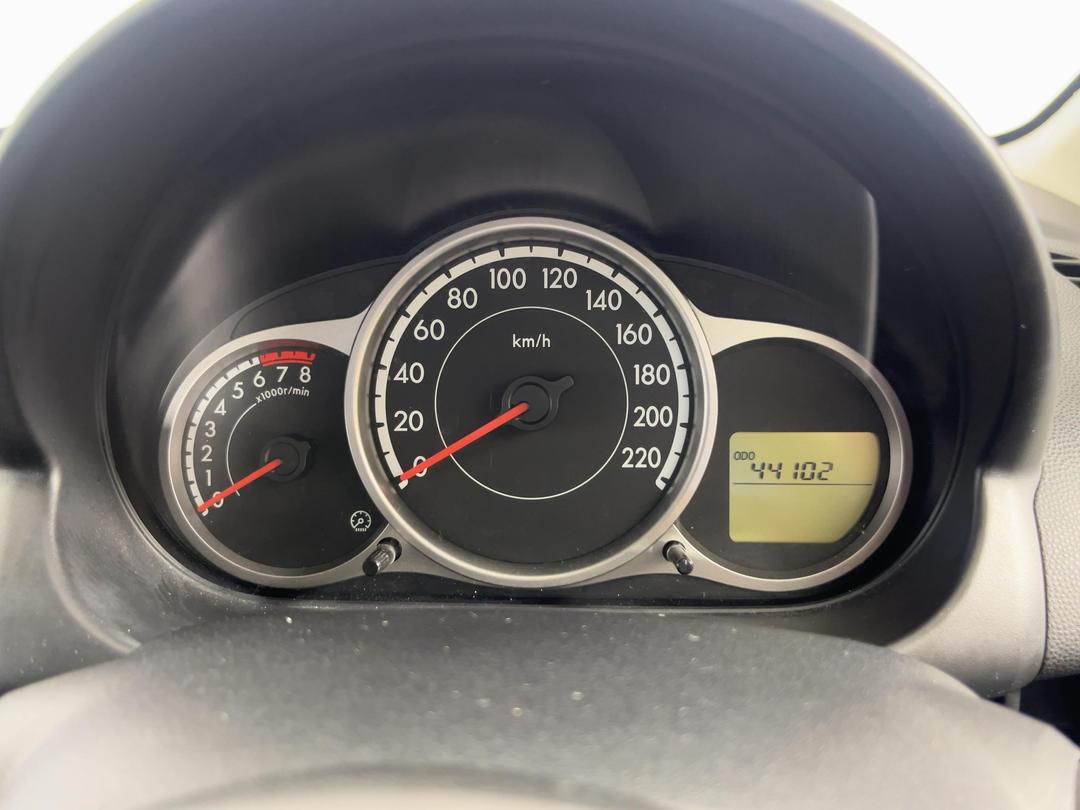 Photo '21' of Mazda Mazda2