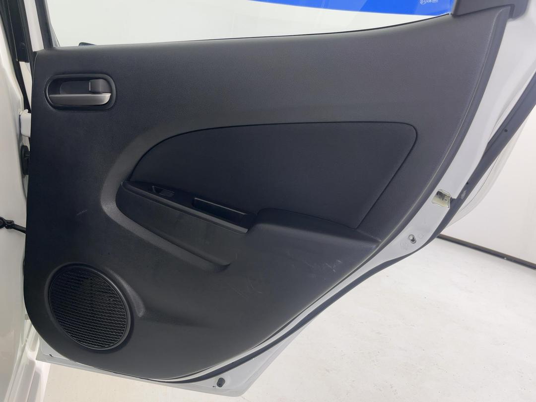 Photo '19' of Mazda Mazda2