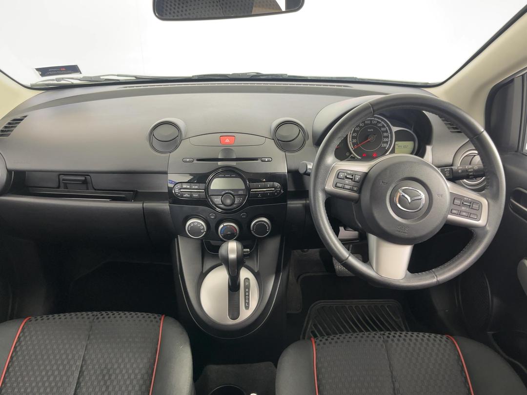 Photo '17' of Mazda Mazda2