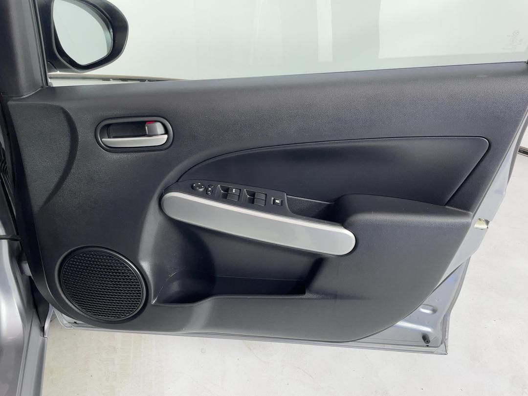 Photo '15' of Mazda Mazda2