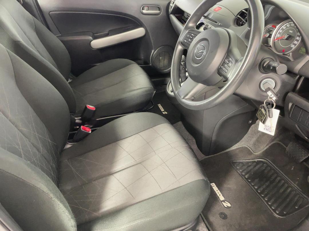 Photo '16' of Mazda Mazda2