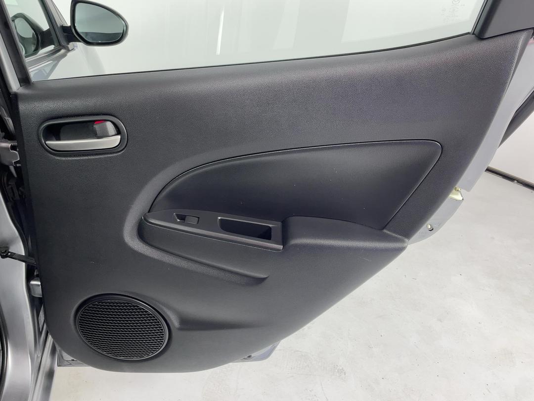 Photo '19' of Mazda Mazda2