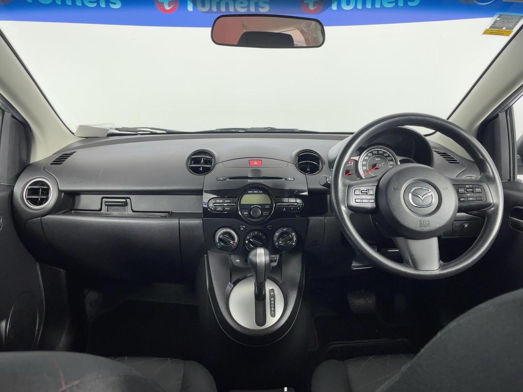 Photo '17' of Mazda Mazda2