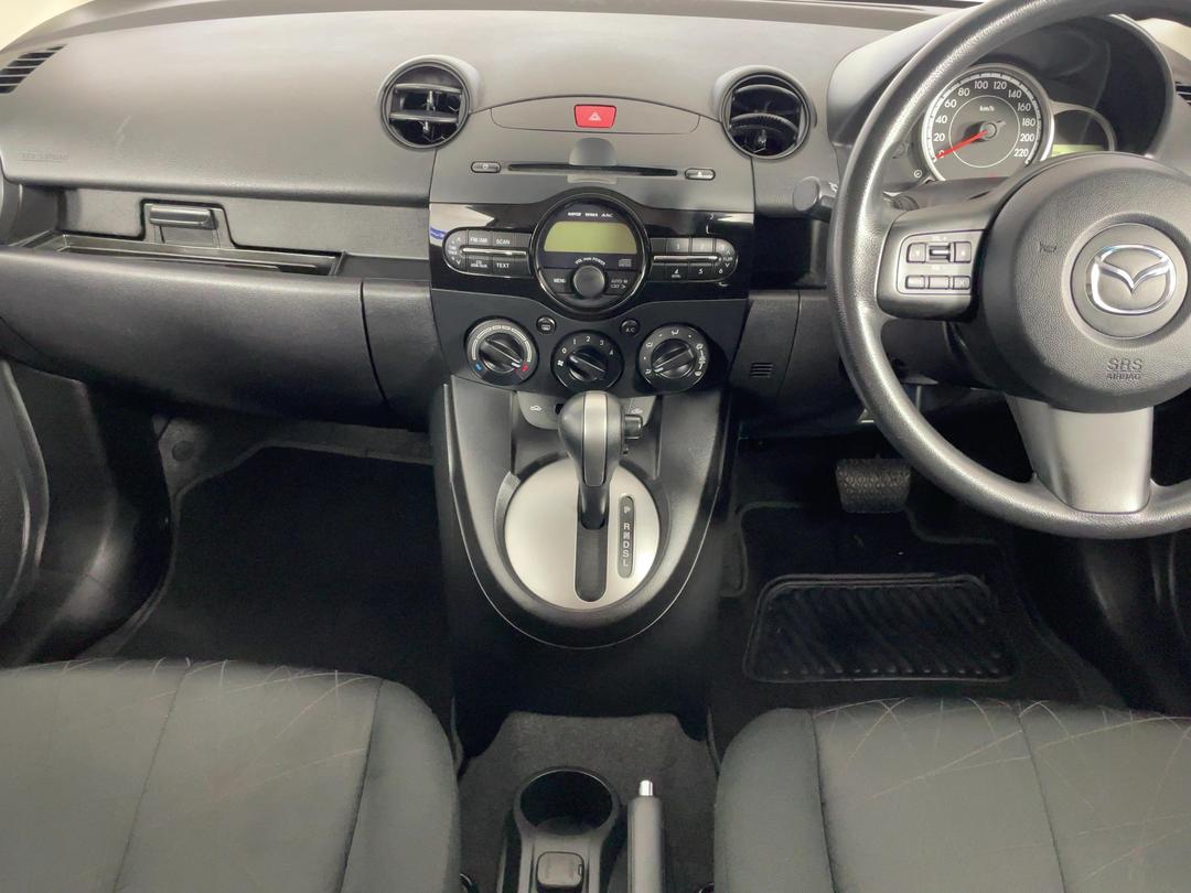 Photo '18' of Mazda Mazda2
