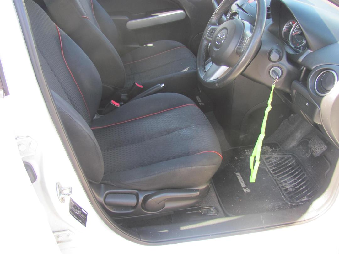 Photo '10' of Mazda Mazda2 Sport Photo '10' of Mazda Mazda2 Sport