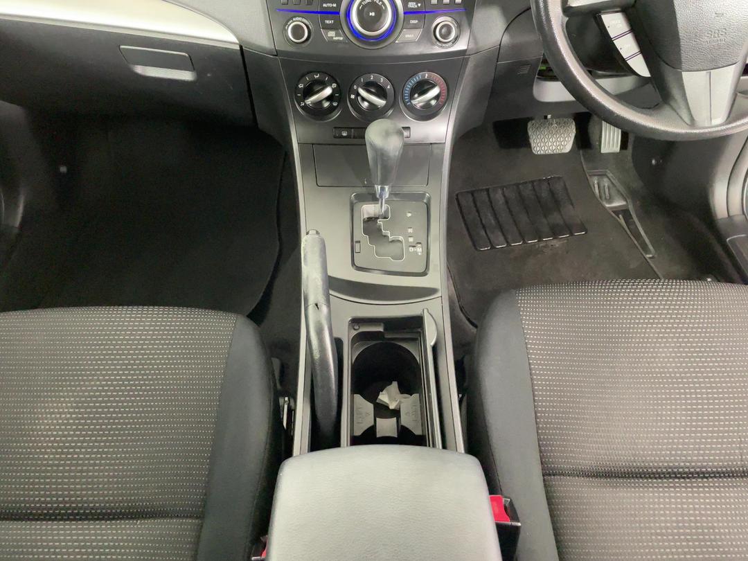 Photo '18' of Mazda Mazda3