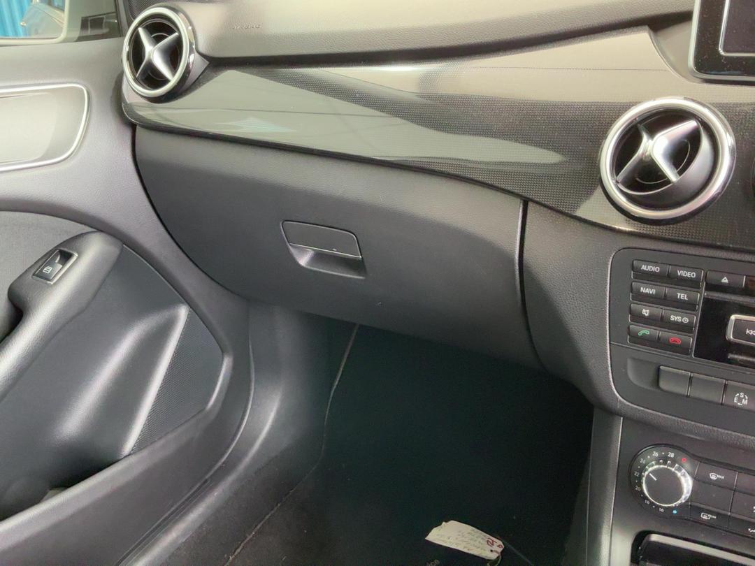 Photo '23' of Mercedes-Benz B-Class B180