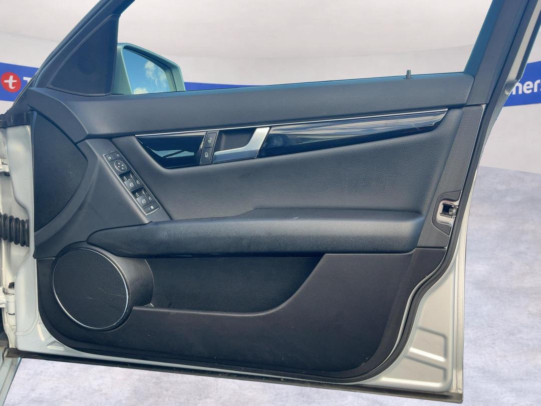 Photo '15' of Mercedes-Benz C200