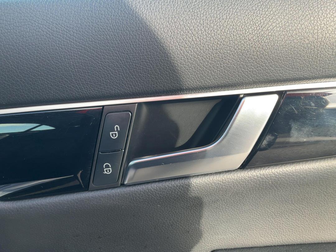 Photo '26' of Mercedes-Benz C200