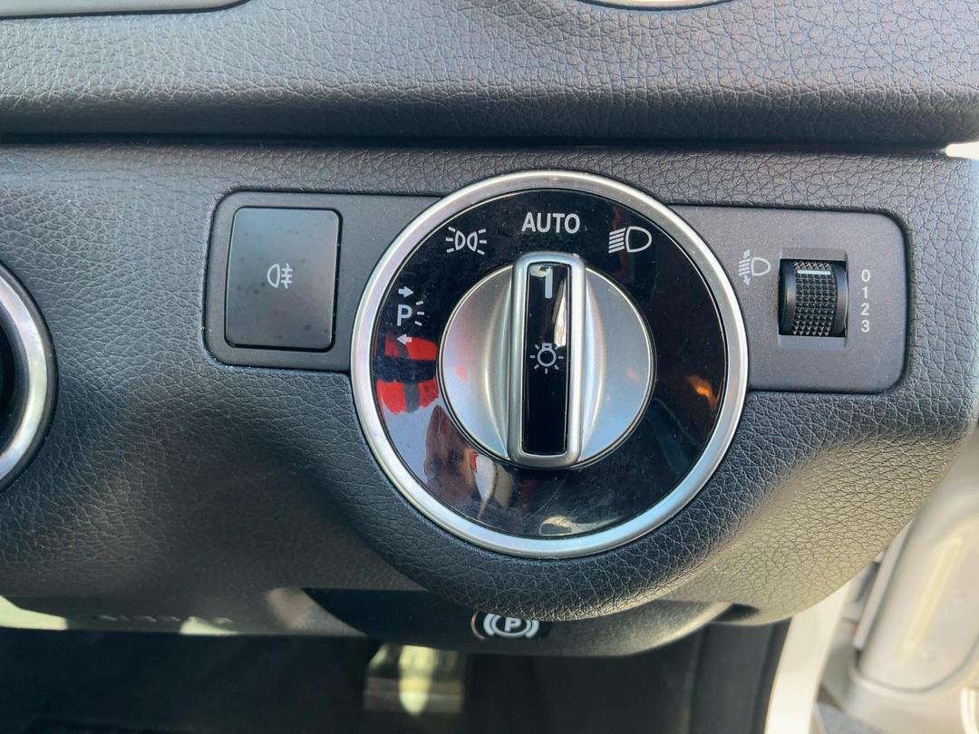Photo '27' of Mercedes-Benz C200