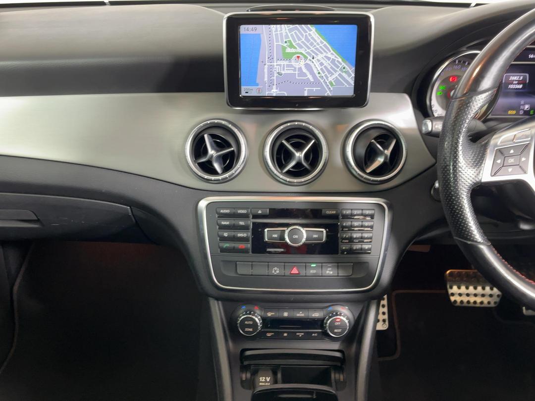 Photo '18' of Mercedes-Benz CLA
