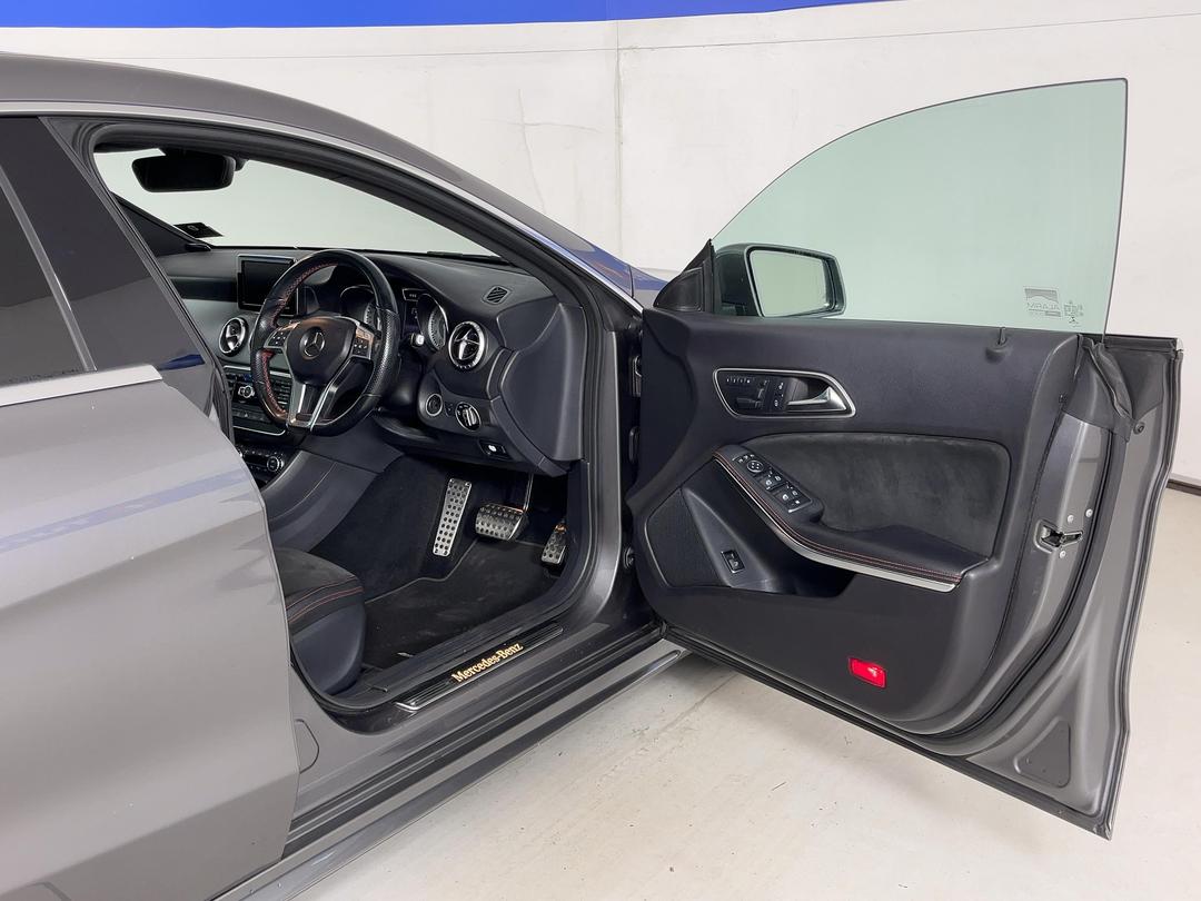 Photo '15' of Mercedes-Benz CLA