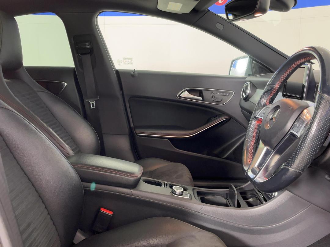 Photo '16' of Mercedes-Benz CLA