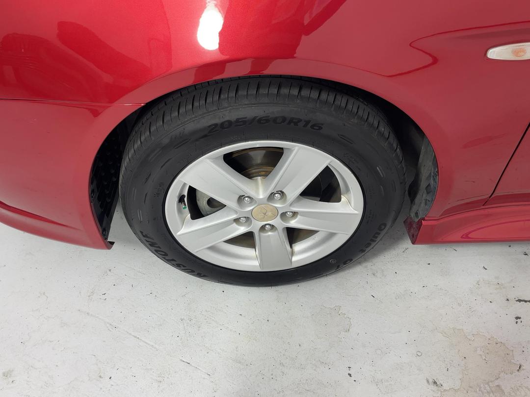 Photo '10' of Mitsubishi Lancer