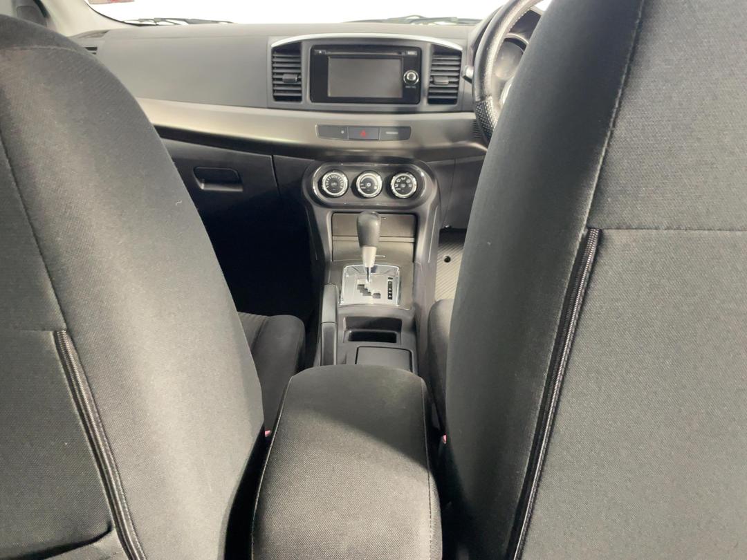 Photo '18' of Mitsubishi Lancer