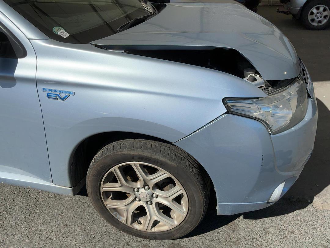 Photo '3' of Mitsubishi Outlander Phev Photo '3' of Mitsubishi Outlander Phev