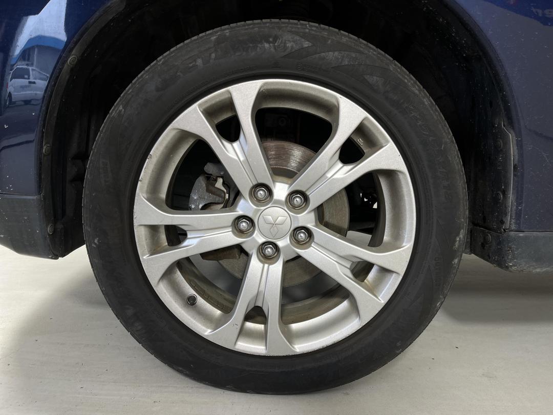 Photo '8' of Mitsubishi Outlander VRX