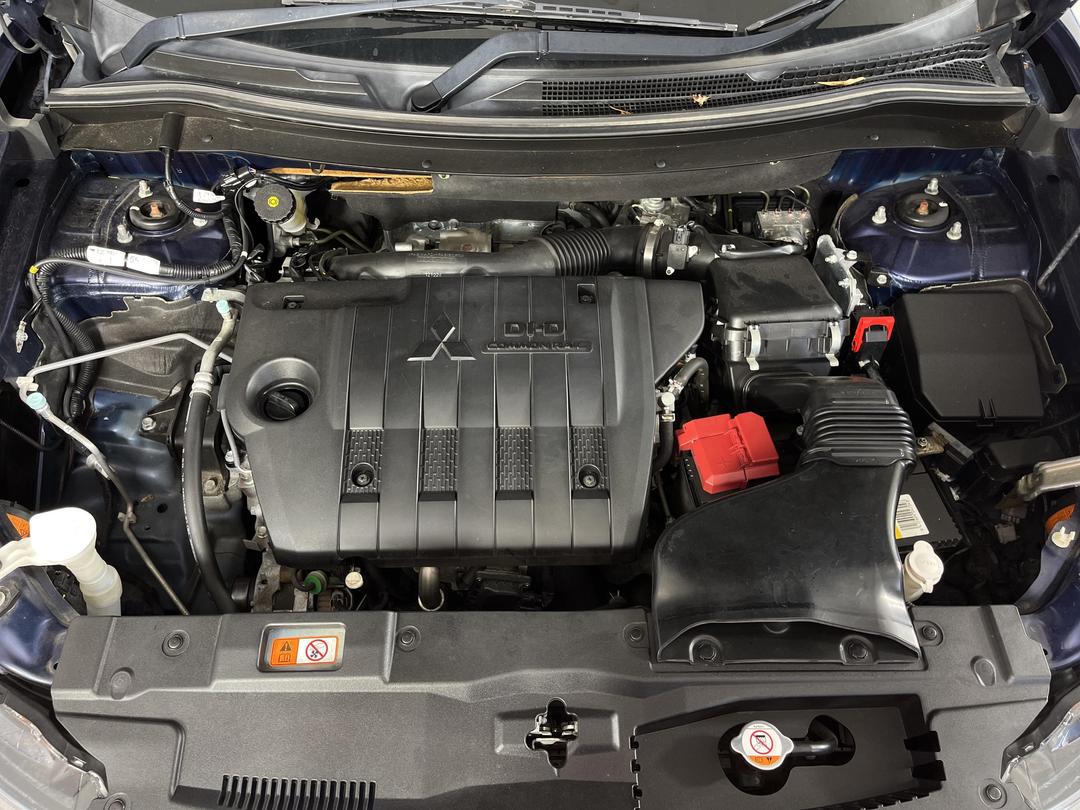 Photo '11' of Mitsubishi Outlander VRX