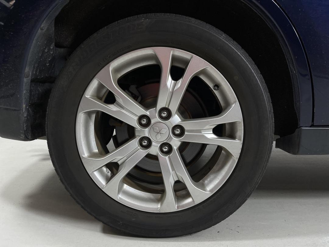 Photo '10' of Mitsubishi Outlander VRX