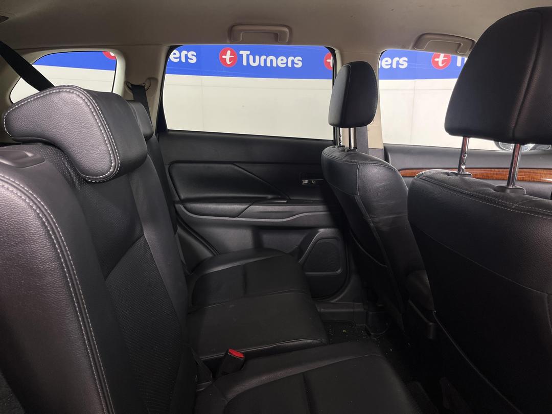 Photo '18' of Mitsubishi Outlander VRX