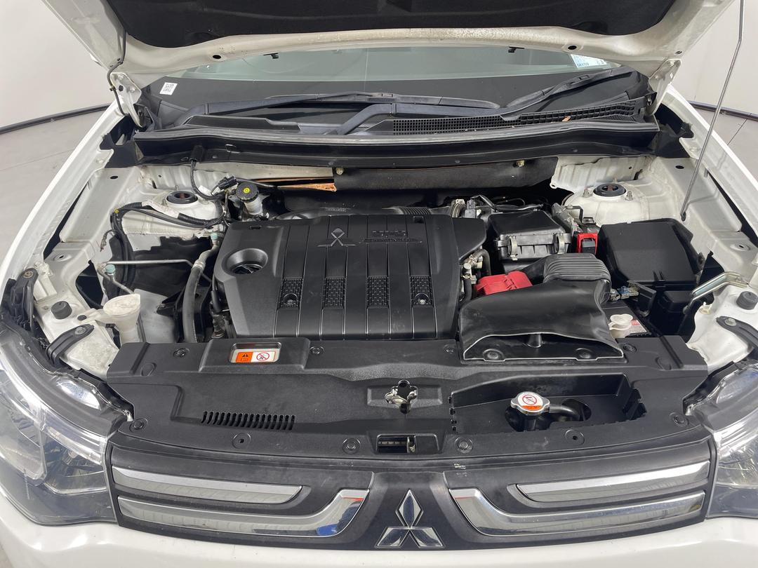 Photo '13' of Mitsubishi Outlander