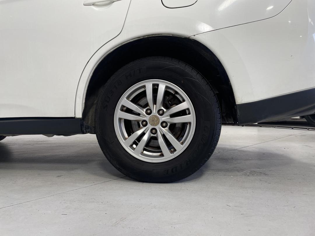 Photo '11' of Mitsubishi Outlander