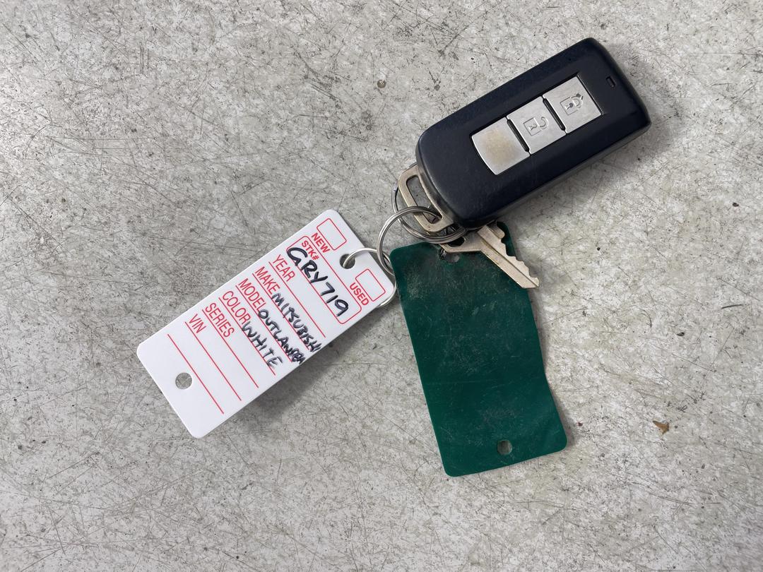 Photo '22' of Mitsubishi Outlander