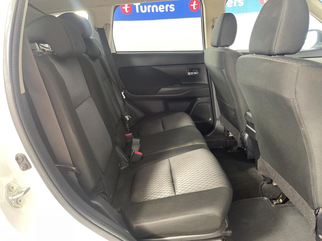 Photo '20' of Mitsubishi Outlander