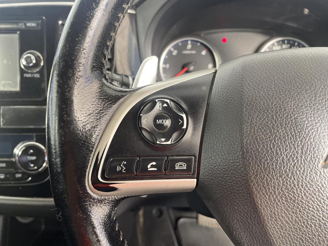 Photo '24' of Mitsubishi Outlander