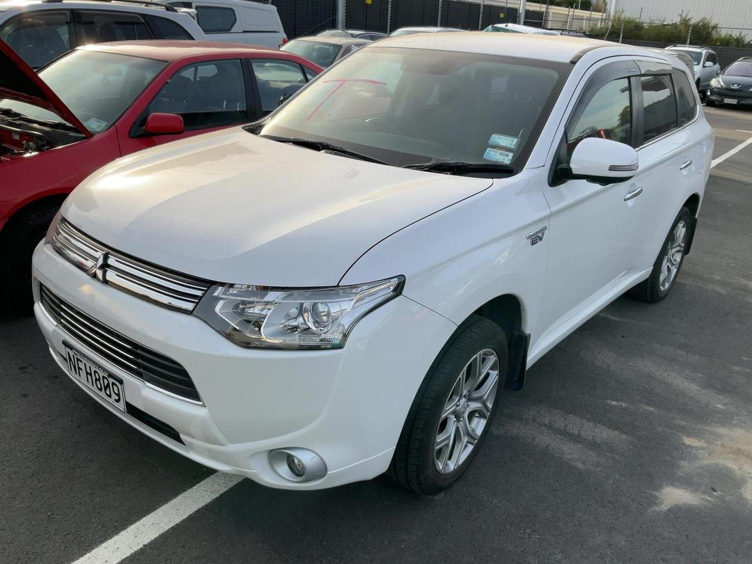 Photo '2' of Mitsubishi Outlander Phev
