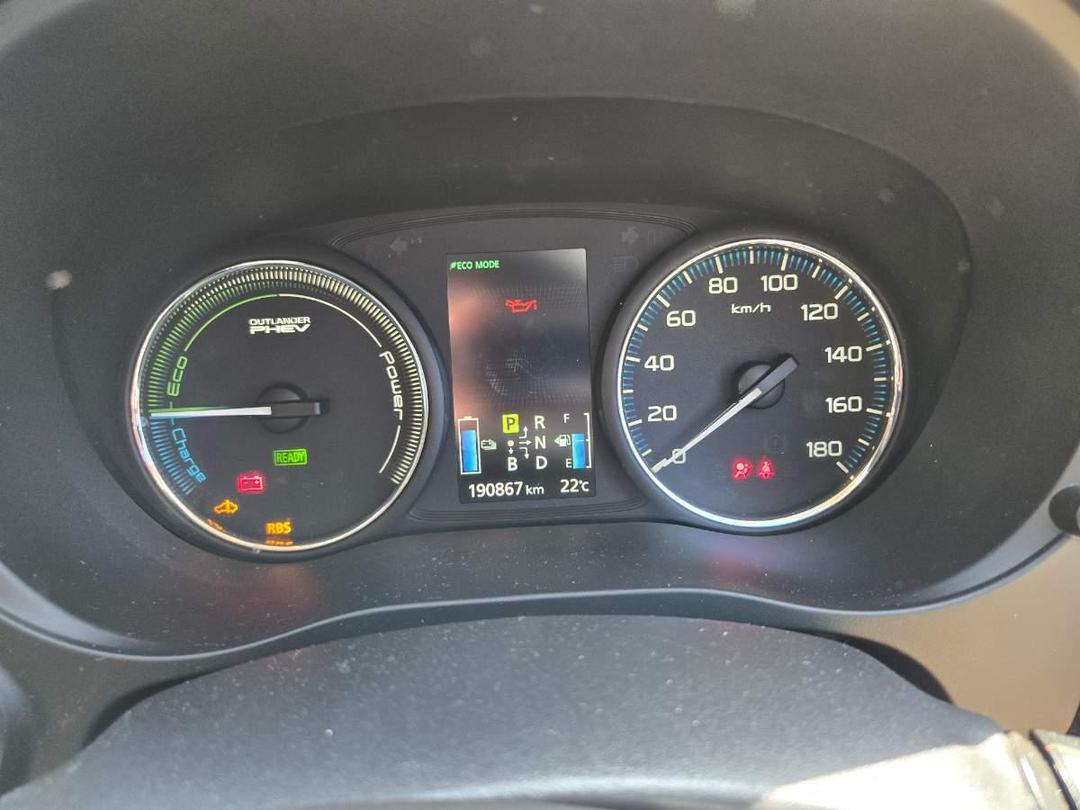 Photo '8' of Mitsubishi Outlander Phev