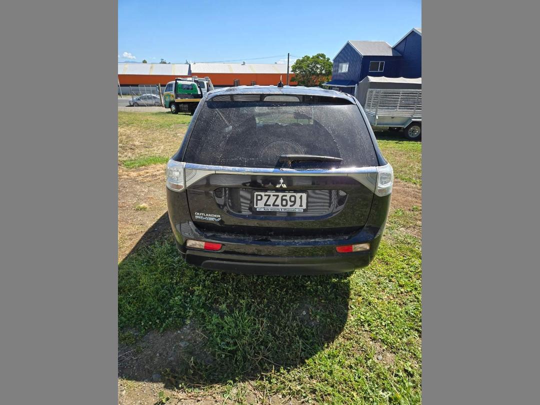 Photo '3' of Mitsubishi Outlander Phev