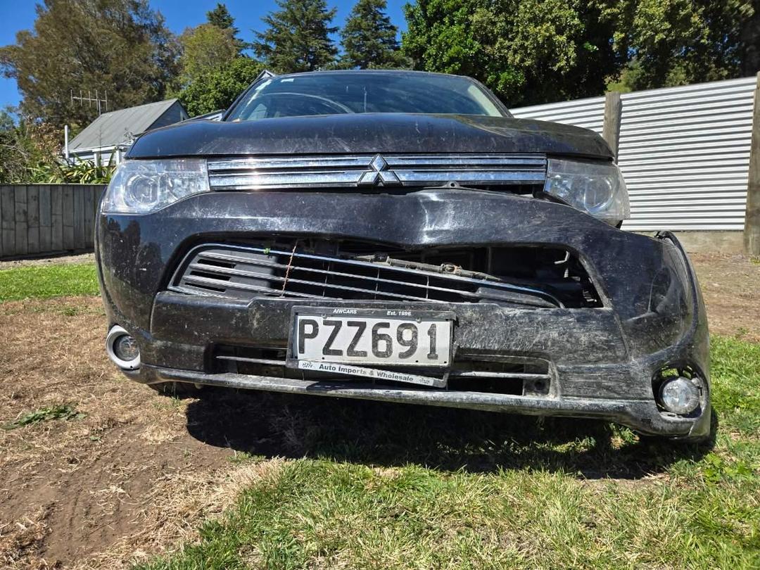 Photo '2' of Mitsubishi Outlander Phev
