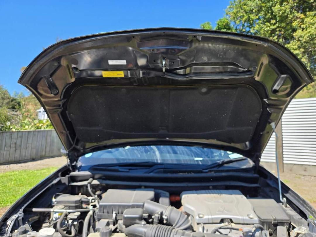 Photo '10' of Mitsubishi Outlander Phev