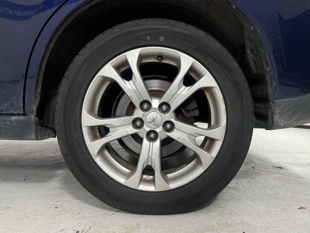 Photo '11' of Mitsubishi Outlander VRX