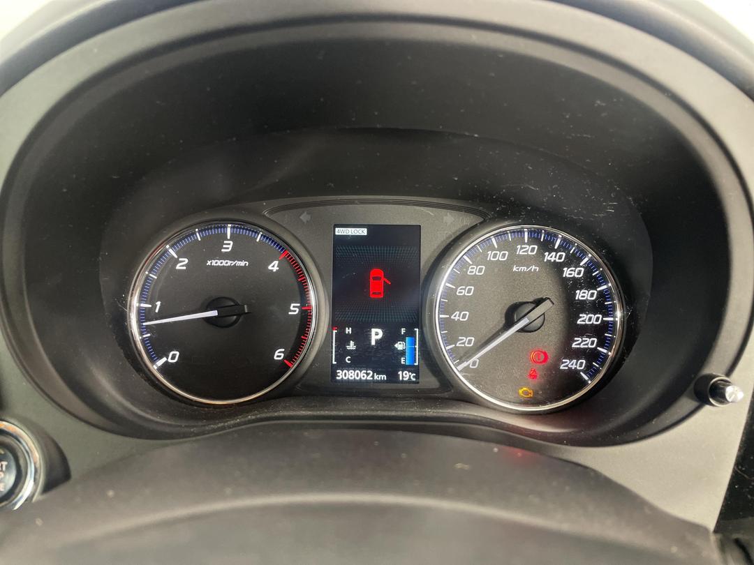 Photo '16' of Mitsubishi Outlander VRX