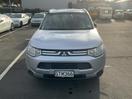 Thumbnail '2' of Mitsubishi Outlander LS